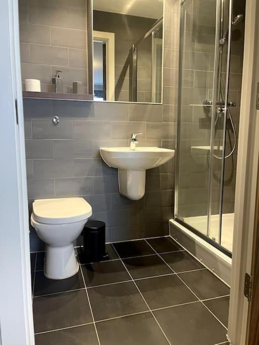 Lovely 2-Bedroom Condo With Balcony Манчестер Екстер'єр фото