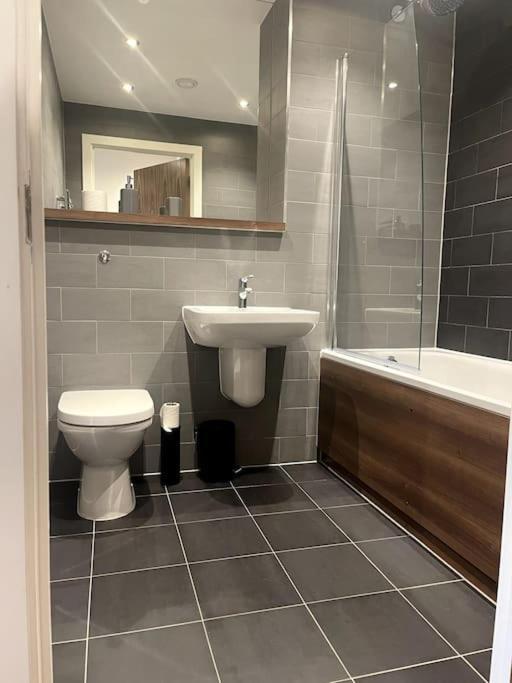 Lovely 2-Bedroom Condo With Balcony Манчестер Екстер'єр фото